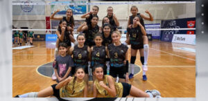 MURAT HOCA’NIN KÜÇÜK KIZ TAKIMI, 4’DE 4 YAPTI