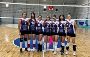 ALANYA’NIN KADIN AVUKATLAR VOLEYBOL TAKIMI SAHANIN TOZUNU ATTIRIYOR