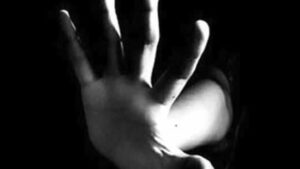 ALANYA ÜÇ MAYMUNU OYNUYOR