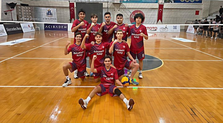 BAHÇEŞEHİR KOLEJİ GENÇ ERKEK VOLEYBOL TAKIMI, LİDER OLARAK ÇEYREK FİNALDE