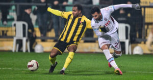 İSTANBULSPOR, TRABZONSPOR KARŞISINDA MAÇTAN ÇEKİLDİ