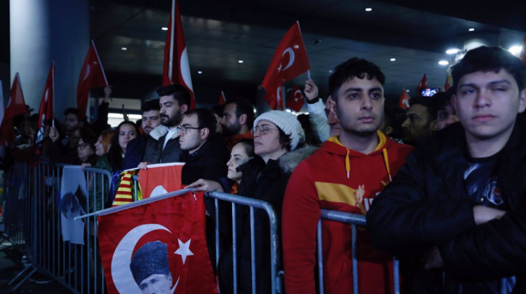 GALATASARAY VE FENERBAHÇE YURDA DÖNDÜ