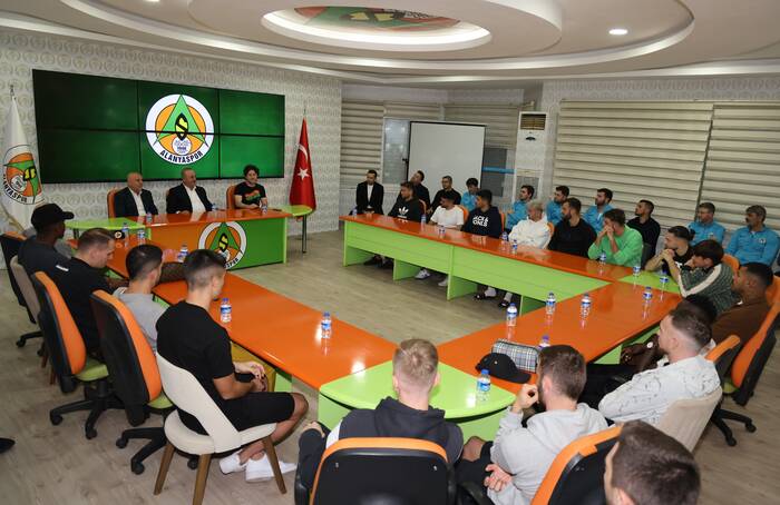 MEVLÜT ÇAVUŞOĞLU’NDAN ALANYASPOR’A ZİYARET