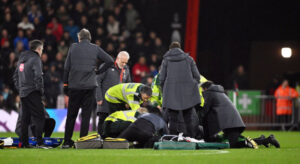 LUTON TOWN’UN KAPTANI LOCKYER, MAÇ ESNASINDA YERE YIĞILDI!