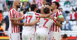 ANTALYASPOR, KENDİ EVİNDE 2 ATTI 3 ALDI