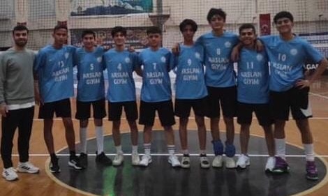 MUSTAFA MÜRÜVVET ALAATTİNOĞLU ERKEK VOLEYBOL TAKIMI, ÇEYREK FİNALDE