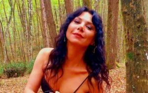 EBRU BEKTAŞ :” MÜZİK KARİYERİME KENDİ SÖZ VE BESTELERİMLE DEVAM ETMEK İSTİYORUM “