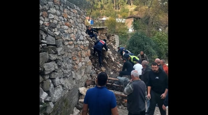 İSTİNAT DUVARI ÇOCUKLARIN ÜZERİNE ÇÖKTÜ