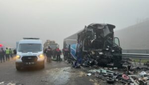 SAKARYA’DA FECİ KAZA 10 ÖLÜ 59 YARALI