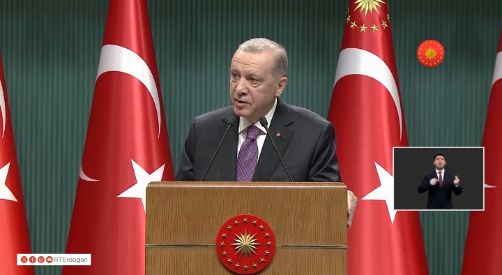ERDOĞAN “ASGARİ ÜCRET SÜRECİNİ İŞÇİLERİMİZİN ONAYINI ALACAK , İŞVERENLERİMİZİ DE YORMAYACAK HEDEFLE YÖNETECEĞİZ “.