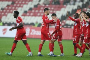 SAMSUNSPOR, 3 GOLLE 5. TURA YÜKSELDİ