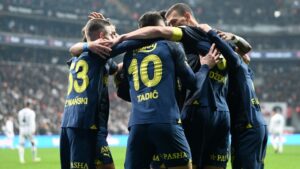 FENERBAHÇE DERBİDE KAZANDI, LİDERLİĞİ KAPTI