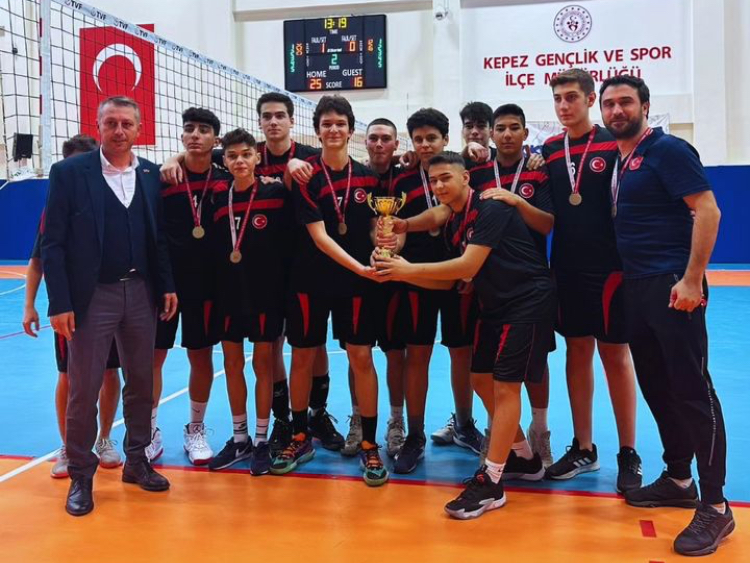 ÖHEP GENÇ ERKEK VOLEYBOL B TAKIMI, ANTALYA ŞAMPİYONU OLDU