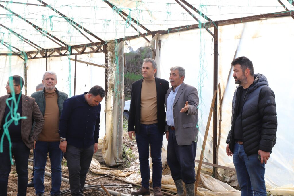 BAŞKAN TAVLI YAĞMUR MAĞDURU ÜRETİCİLERİ YALNIZ BIRAKMADI