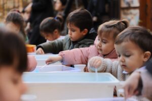 BURADA ÇOCUKLAR ÇOK MUTLU EBEVEYN ÇOCUK ATÖLYESİ