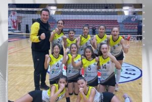 MURAT HOCA VE MİDİ KIZLARI, ANTALYA FİNALLERİ’NDE AÇI KOLEJİNİ MAĞLUP ETTİ