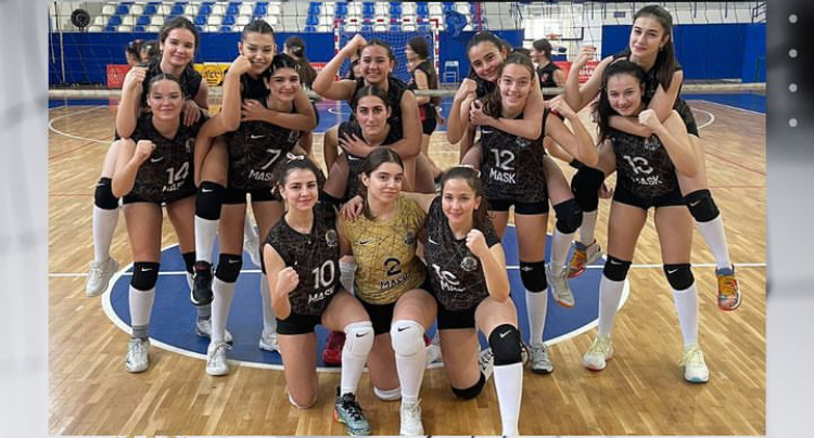 MASK YILDIZ KIZ TAKIMI, SET VERMEDEN 4’DE 4 YAPTI