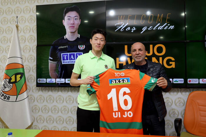 Uİ-JO HWANG RESMEN ALANYASPOR’DA