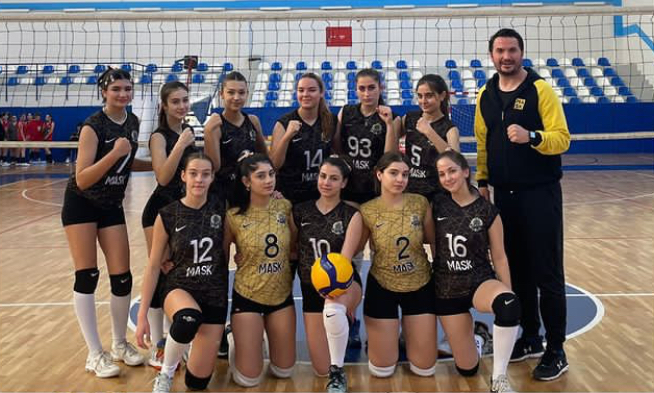 MURAT HOCA VE YILDIZ KIZLARI, LİDERLİĞİNİ KORUDU