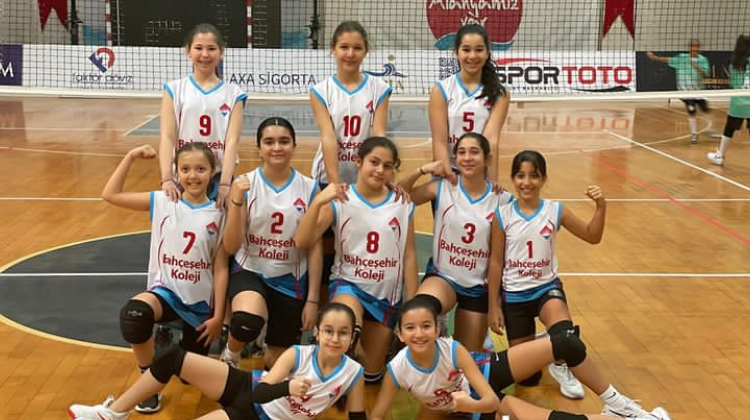 BAHÇEŞEHİR’İN KÜÇÜK SULTANLARI, NAMAĞLUP LİDER OLARAK ÇEYREK FİNALDE