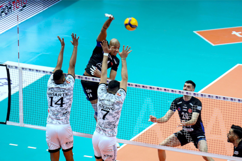 ALANYA’NIN EFELERİ, LİDERE DİRENEMEDİ KUPA VOLEY’E VEDA ETTİ