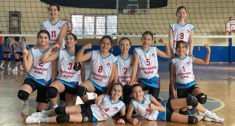 BAHÇEŞEHİR KÜÇÜK KIZ VOLEYBOL TAKIMI, YARI FİNALDE