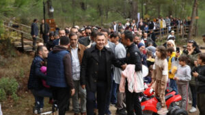 BAŞKAN YÜCEL, VATANDAŞLARLA EN GÜZEL ESERLERİNDEN MACERA PARK’IN TADINI ÇIKARDI