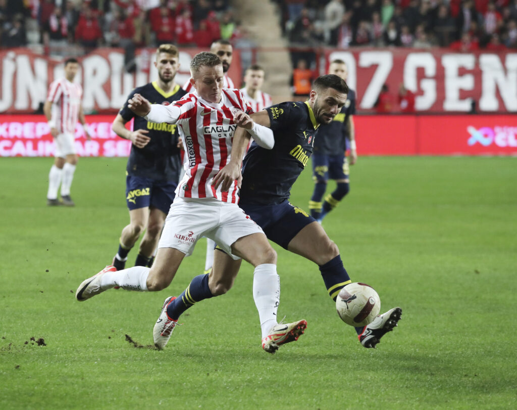 ANTALYASPOR, EVİNDE FENERBAHÇE’YE MAĞLUP