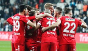 DOLMABAHÇE’DE 3 PUAN ANTALYASPOR’UN