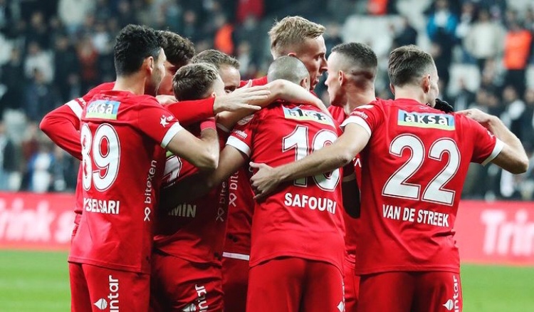 DOLMABAHÇE’DE 3 PUAN ANTALYASPOR’UN