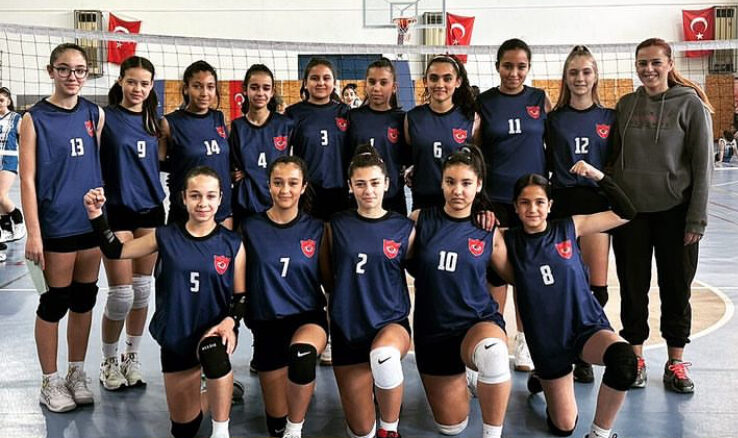 ALANYA BELEDİYESPOR’UN MİDİ KIZLARI, LİGİ NAMAĞLUP LİDER BİTİRDİ