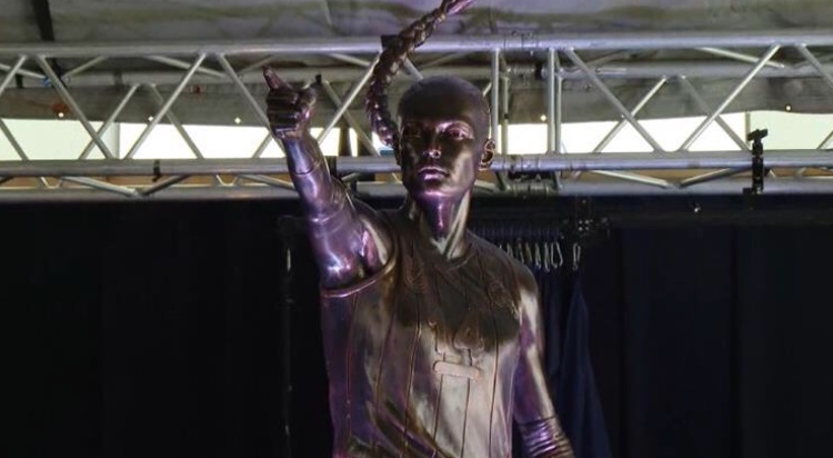 EDA ERDEM DÜNDAR’IN HEYKELİ TÖRENLE AÇILDI