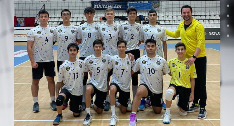 MASK YILDIZ ERKEK VOLEYBOL TAKIMI, İLK MAÇINDA 3 PUANI KAPTI