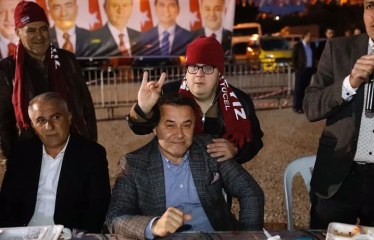 BAŞKAN YÜCEL 4 MAHALLEYİ İFTARDA BULUŞTURDU