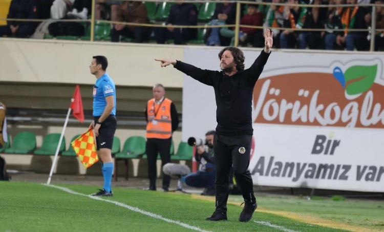 FATİH TEKKE:”3 PUAN BİZİM İÇİN ÇOK DEĞERLİ AMA DEVAM ETMEMİZ GEREKİYOR”