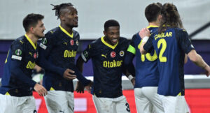 FENERBAHÇE, TUR KAPISINI 3 GOLLE ARALADI