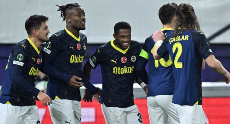 FENERBAHÇE, TUR KAPISINI 3 GOLLE ARALADI