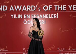 CANSENEM KAPLAN GÜZELLİĞİYLE DİKKAT ÇEKTİ