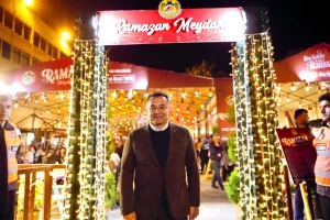 BAŞKAN YÜCEL RAMAZAN MEYDANI’NDA VATANDAŞLARLA BULUŞTU