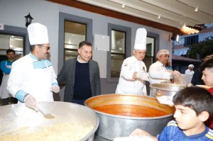 BAŞKAN YÜCEL İFTARINI EŞGİLİK’TE VATANDAŞLARLA BİRLİKTE YAPTI