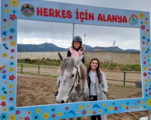 ÖZEL GÜNDE ÖZEL ÇOCUKLARLA EĞLENCELİ ETKİNLİK