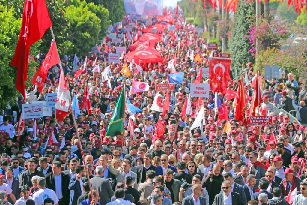 ADEM MURAT YÜCEL’DEN REKOR KATILIMLI YÜRÜYÜŞ VE MİTİNG