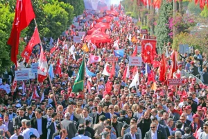 ADEM MURAT YÜCEL’DEN REKOR KATILIMLI YÜRÜYÜŞ VE MİTİNG