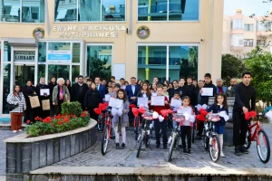 BAŞKAN YÜCEL EN ÇOK KİTAP OKUYAN ÖĞRENCİLERİ ÖDÜLLENDİRDİ