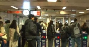 METRO DURAĞINDA İNTİHAR EDEN GENCİN KAHREDEN NOTU