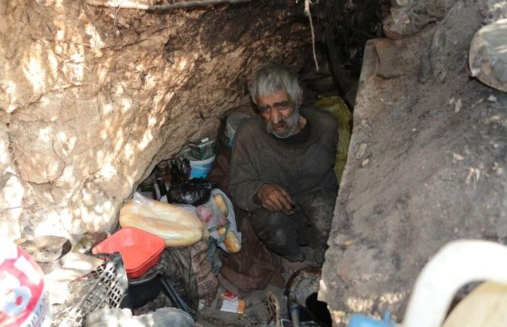 40 YIL MAĞARADA YAŞAYAN İSKENDER GÜNDÜZ HAYATINI KAYBETTİ