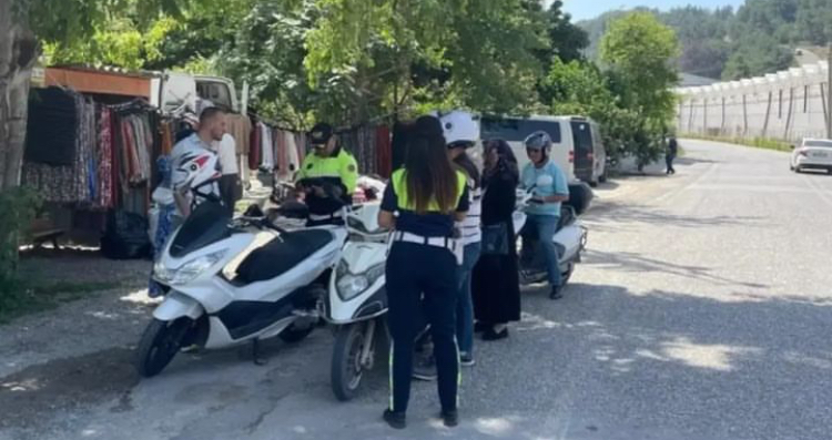 ALANYA JANDARMA TRAFİKTE CEZA YAĞDIRDI