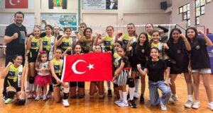 MASK MİDİ KIZ B TAKIMI, LİGİN SON MAÇINDA SET VERMEDEN GALİP