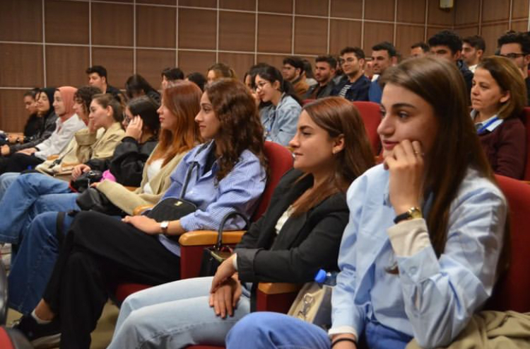 HEMŞİRELİK 1. SINIF ÖĞRENCİLERİNE HASTANE ENFEKSİYONU ANLATILDI