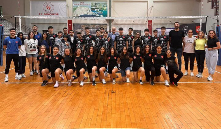 ALANYA’NIN KÜÇÜK EFELERİ, TÜRKİYE ŞAMPİYONASINA GALİBİYETLE BAŞLADI